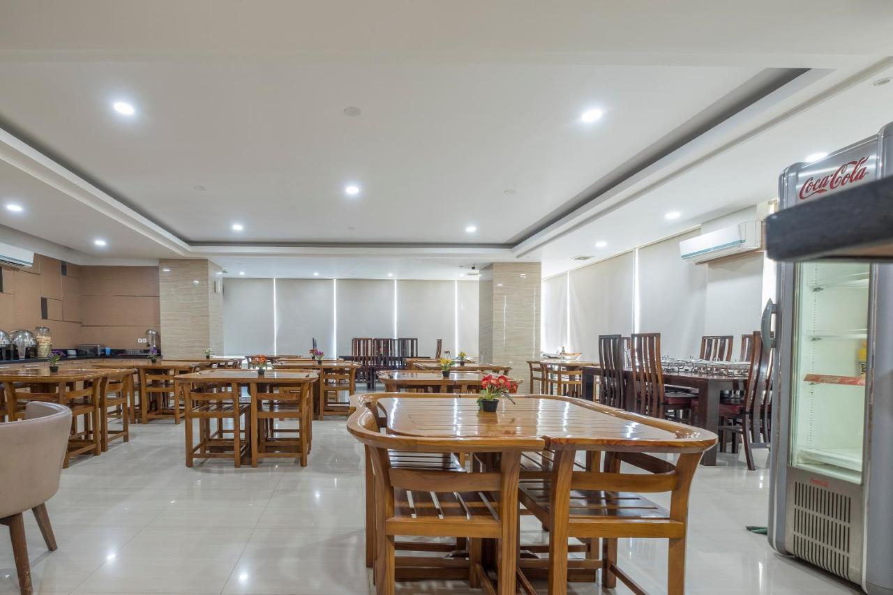 Oyo 1114 Hotel Denpasar Makassar Luaran gambar
