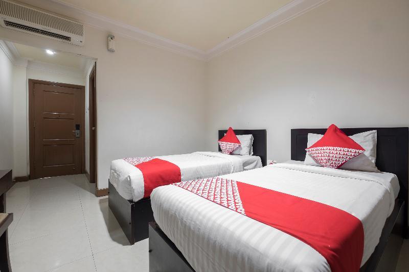 Oyo 1114 Hotel Denpasar Makassar Luaran gambar